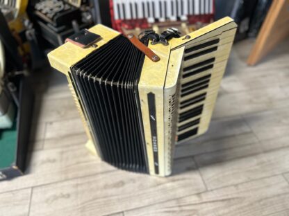 Akordeon Hohner Tango IV 4-Chórowy 120 basów - obrazek 5