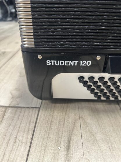 Akordeon Hohner Student 120B 3CH używany stan idealny - obrazek 3